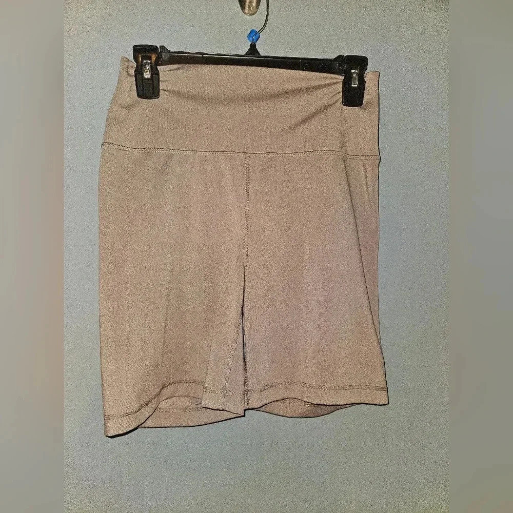 Yogalicious Lux Womans Taupe Shorts Size Xl